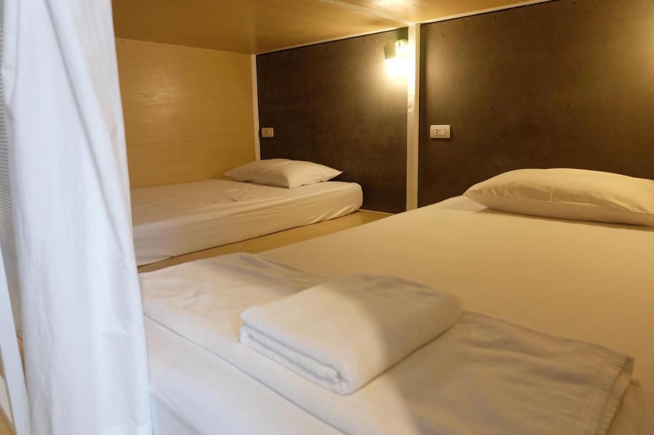 On The Bed Hostel Bangkok Luaran gambar