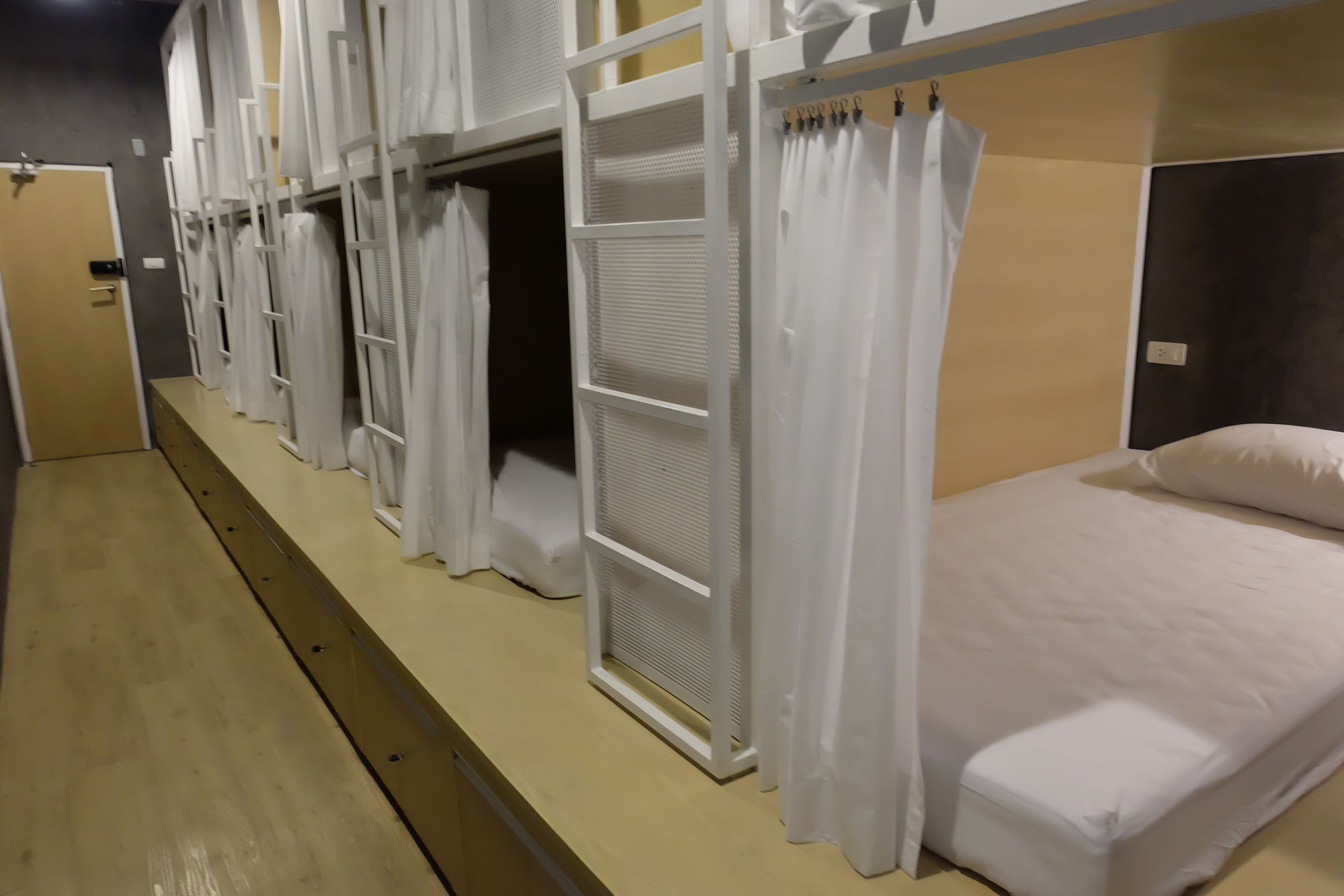 On The Bed Hostel Bangkok Luaran gambar